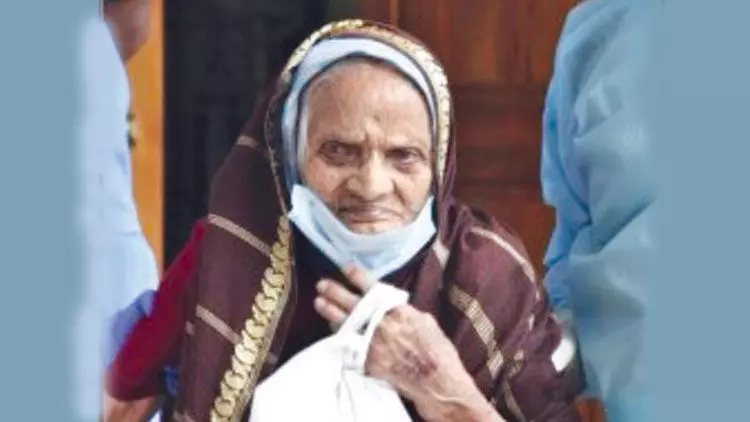 കോവിഡിനെ പുല്ലുപോലെ തോൽപിച്ച്​ 110 വയസുകാരി സിദ്ധമ്മ 