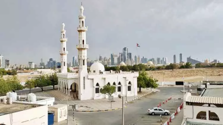 യു.എ.ഇ: പ​ള്ളി​ക​ളി​ൽ ഇ​ന്നു​ മു​ത​ൽ 50 ശ​ത​മാ​നം പേ​ർ​ക്ക്​ പ്ര​വേ​ശ​നം