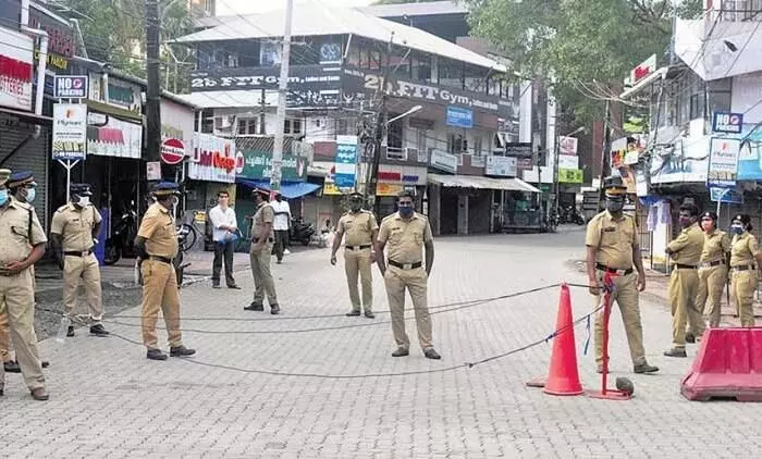 എറണാകുളത്ത് 106 പേർക്ക് കൂടി കോവിഡ്; ഫോർട്ടുകൊച്ചിയിൽ സ്ഥിതി ഗുരുതരം എറണാകുളത്ത് 106 പേർക്ക് കൂടി കോവിഡ്; ഫോർട്ടുകൊച്ചിയിൽ സ്ഥിതി ഗുരുതരം