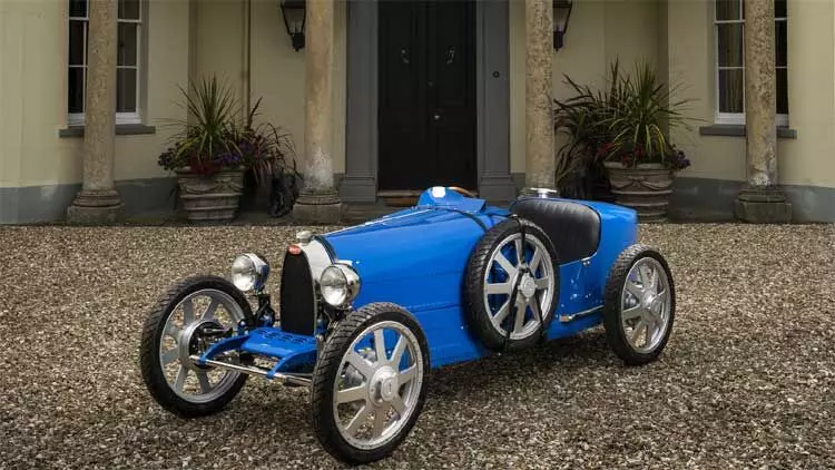 കുട്ടികൾക്ക്​ വേണ്ടി ബുഗാട്ടിയുടെ സൂപ്പർ ടോയ്​ കാർ ബേബി II; വില 51 ലക്ഷം VIDEO