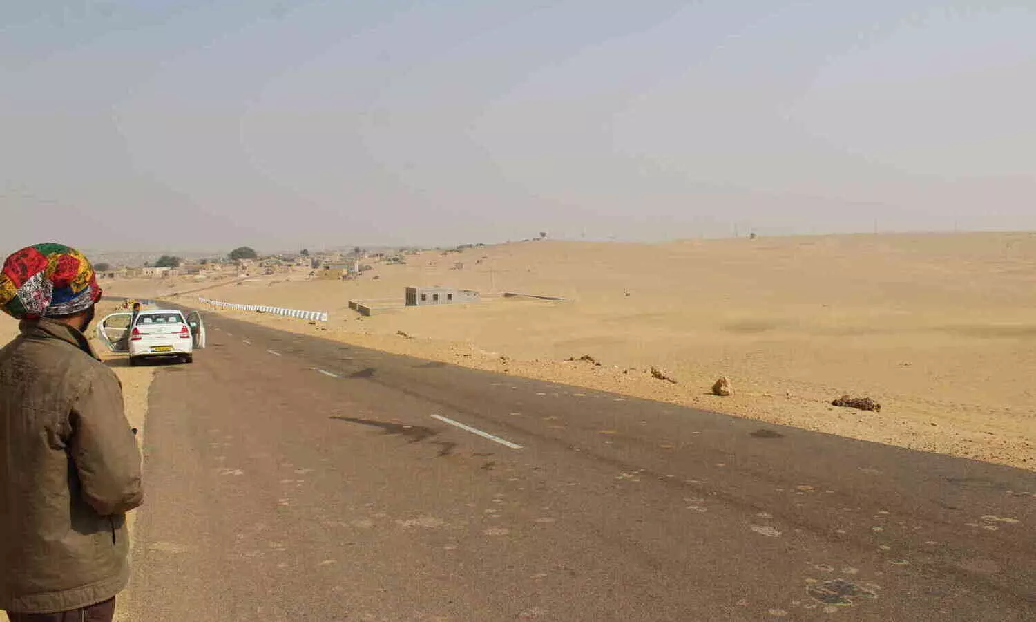 മണൽവഴികളിലൂടെ