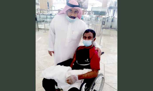 സ്വ​ന്തം ഡ്രൈ​വ​റെ കൂ​ട​പ്പി​റ​പ്പി​നെ പോ​ലെ പ​രി​ച​രി​ച്ച്​ സൗ​ദി തൊ​ഴി​ലു​ട​മ