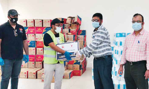 പെ​രു​ന്നാ​ൾ ഭ​ക്ഷ്യ​വി​ഭ​വ കി​റ്റു​ക​ൾ ഫ്ര​ൻ​ഡ്​​സ്​ അ​സോ​സി​യേ​ഷ​ന് കൈ​മാ​റി