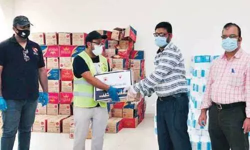 പെ​രു​ന്നാ​ൾ ഭ​ക്ഷ്യ​വി​ഭ​വ കി​റ്റു​ക​ൾ ഫ്ര​ൻ​ഡ്​​സ്​ അ​സോ​സി​യേ​ഷ​ന് കൈ​മാ​റി