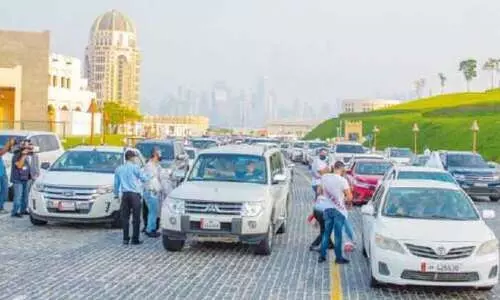 പെ​രു​ന്നാ​ൾ സ​ന്തോ​ഷ​മൊ​ഴി​യാ​തെ നാ​ട്​ ക​താ​റ​യി​ൽ സ​ന്ദ​ർ​ശ​ക​രു​ടെ തി​ര​ക്ക്