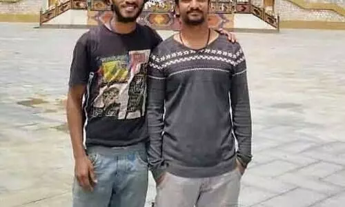 ചരിത്രത്തിലേക്ക് ഒരു സ്കൂട്ടർ സഞ്ചാരം ചരിത്രത്തിലേക്ക് ഒരു സ്കൂട്ടർ സഞ്ചാരം