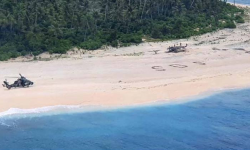 ആൾവാസമില്ലാത്ത ദ്വീപിലെ മണലിലെഴുതിയ എസ്​.ഒ.എസ്​ രക്ഷിച്ചത്​ മൂന്ന്​ യുവാക്കളെ