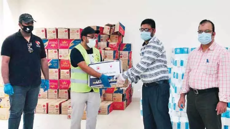 പെ​രു​ന്നാ​ൾ ഭ​ക്ഷ്യ​വി​ഭ​വ കി​റ്റു​ക​ൾ ഫ്ര​ൻ​ഡ്​​സ്​ അ​സോ​സി​യേ​ഷ​ന് കൈ​മാ​റി