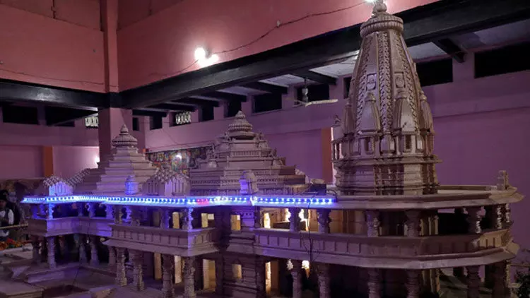 രാമക്ഷേത്രത്തിലെ ഒരു പൂജാരിക്കുകൂടി കോവിഡ്; ആശങ്ക രാമക്ഷേത്രത്തിലെ ഒരു പൂജാരിക്കുകൂടി കോവിഡ്; ആശങ്ക