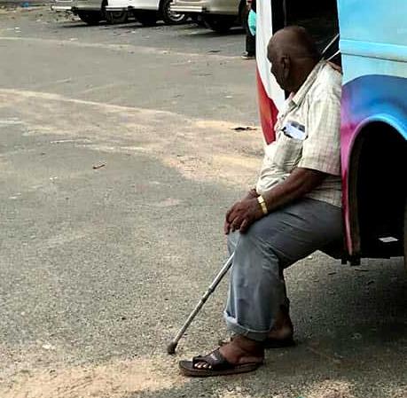 കടലിൽ ഇറങ്ങാൻ പറ്റുന്നില്ലെങ്കിലും കരവരെ ഞാൻ വന്നില്ലേ...? കടലിൽ ഇറങ്ങാൻ പറ്റുന്നില്ലെങ്കിലും കരവരെ ഞാൻ വന്നില്ലേ...?