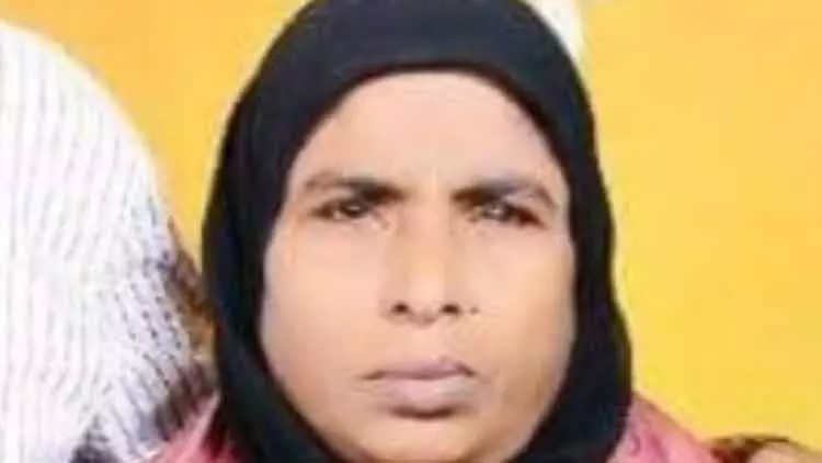 ചാവക്കാട് ഗൃഹനാഥ വീടിനു മുന്നിൽ ബൈക്കിടിച്ച് മരിച്ചു ചാവക്കാട് ഗൃഹനാഥ വീടിനു മുന്നിൽ ബൈക്കിടിച്ച് മരിച്ചു