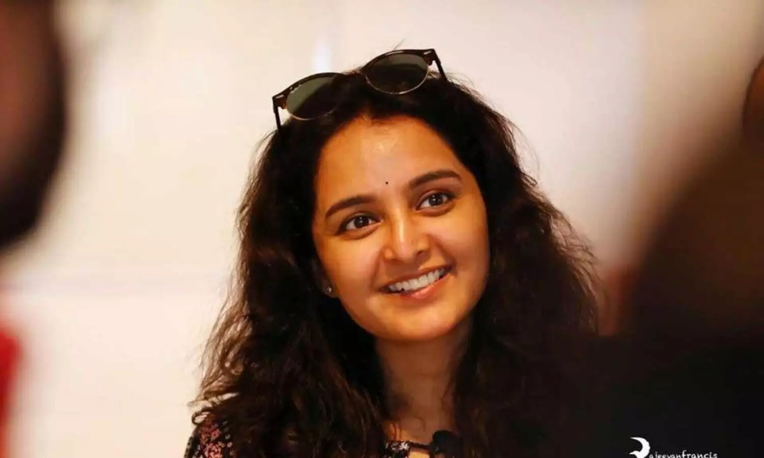 സഭ്യമായും വളിച്ചൊടിക്കാതെയും വാർത്തകളെ സമീപിക്കണം -മഞ്​ജു വാര്യർ