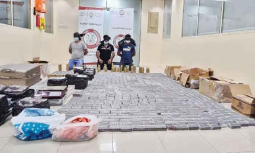 12 ല​ക്ഷം മ​യ​ക്കു​മ​രു​ന്ന് ഗു​ളി​ക​ക​ൾ വി​ൽ​പ​ന ന​ട​ത്തി​വ​ന്ന ഏ​ഴം​ഗ​സം​ഘം പി​ടി​യി​ൽ