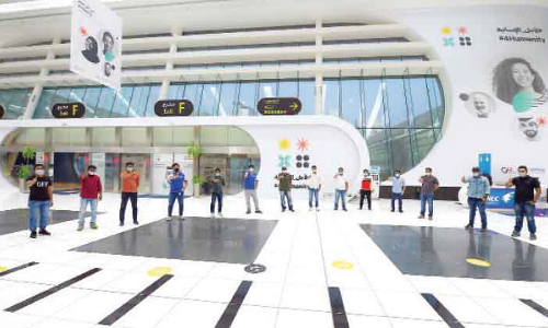 കോ​വി​ഡ് വാ​ക്​​സി​ൻ പ​രീ​ക്ഷ​ണ​ത്തി​െൻറ ഭാ​ഗ​മാ​യി മ​ല​യാ​ളി​ക​ള​ട​ക്ക​മു​ള്ള ആ​രോ​ഗ്യ പ്ര​വ​ർ​ത്ത​ക​ർ