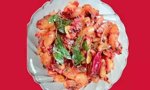 അ​ച്ചാ​റിട്ട പ​ച്ചമു​ന്തി​രി പുളിക്കില്ല