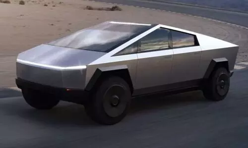 ഇത്രയും പുരോഗമനം താങ്ങില്ല; സൈബർ ട്രക്കിനെ  ഒന്ന്​ മാറ്റിപ്പിടിക്കാനൊരുങ്ങി ടെസ്​ല