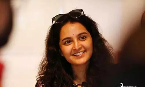 സഭ്യമായും വളിച്ചൊടിക്കാതെയും വാർത്തകളെ സമീപിക്കണം -മഞ്​ജു വാര്യർ