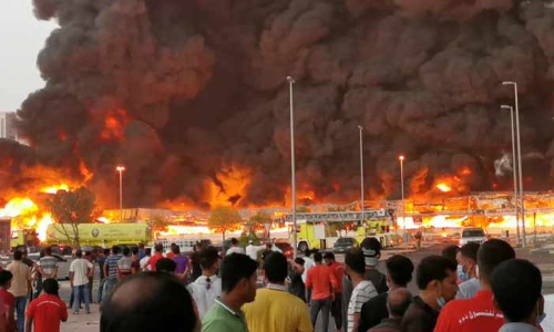 അജ്മാന്‍ മാര്‍ക്കറ്റില്‍ വന്‍ തീപിടിത്തം