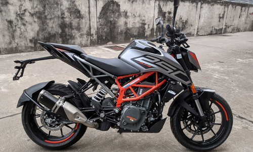 ഡ്യൂക്​ ആശാൻ എത്തി; ഇനി നിരത്തുകളിൽ പൊടിപാറും