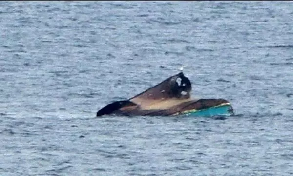 വള്ളം മറിഞ്ഞ് മൂന്ന് മത്സ്യത്തൊഴിലാളികളെ കാണാതായി