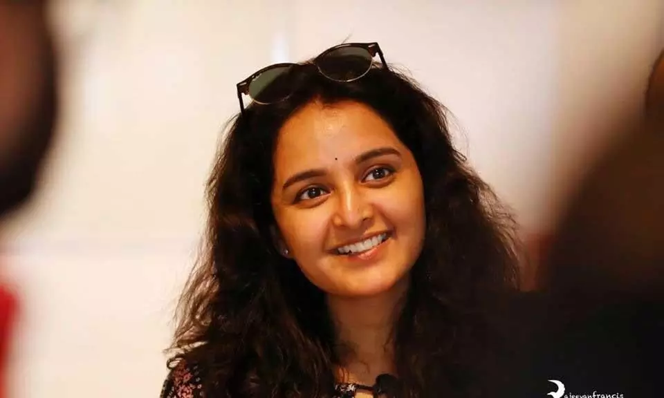 സഭ്യമായും വളിച്ചൊടിക്കാതെയും വാർത്തകളെ സമീപിക്കണം -മഞ്​ജു വാര്യർ