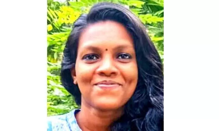 കഴുത്തിൽ വെച്ച കത്തി കണ്ട്​ പതറിയില്ല; മോഷ്​ടാവിനെ തള്ളിവീഴ്​ത്തി വിദ്യാർഥിനി