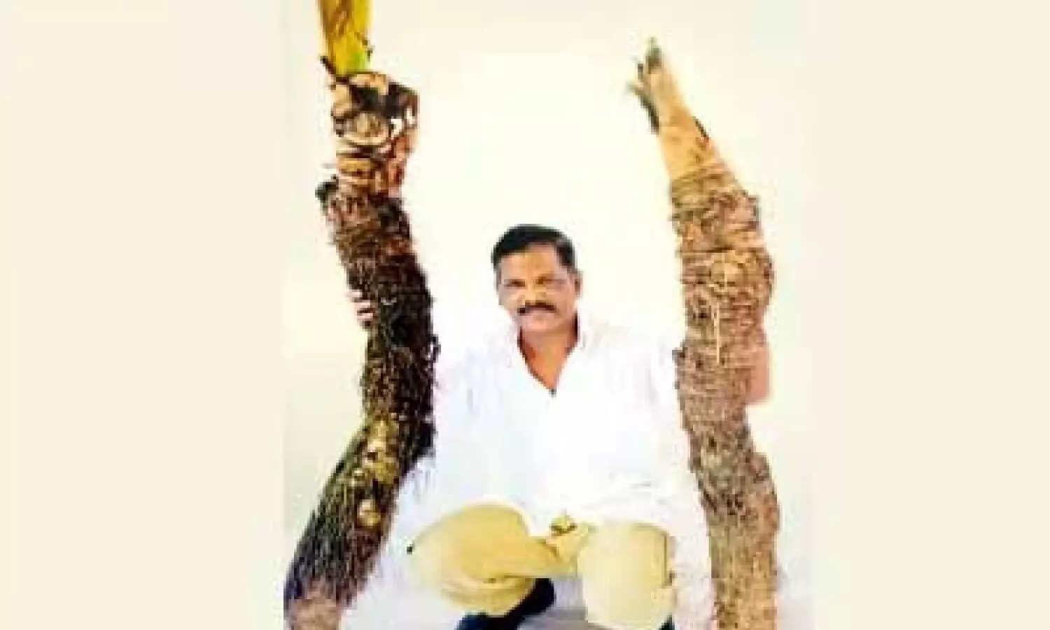 ഉയരച്ചെടികളുടെ അത്ഭുതക്കാഴ്ച; ഇത് നാരായണെൻറ പൂന്തോട്ടം ഉയരച്ചെടികളുടെ അത്ഭുതക്കാഴ്ച; ഇത് നാരായണെൻറ പൂന്തോട്ടം