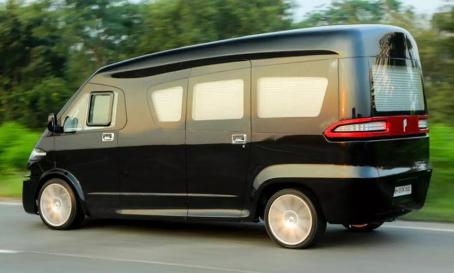 ടാറ്റയുടെ വിങ്ങർ, ഡി.സിയുടെ ഡിസൈൻ...കയ്യടിച്ചുപോകുന്ന കലാവിരുത്​