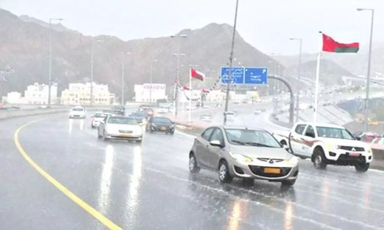 ന്യൂനമർദം: മസ്​കത്ത്​ നഗരസഭയിൽ    ഹെൽപ്പ്​ലൈൻ പ്രവർത്തനമാരംഭിച്ചു