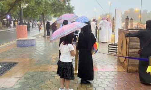 മ​ഴ​യും ത​ണു​പ്പും; അ​സീ​റി​ലേ​ക്ക്​ സ​ന്ദ​ർ​ശ​ക പ്ര​വാ​ഹം