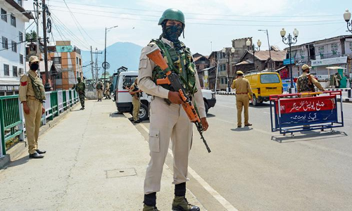 ക​ശ്​​മീ​ർ ത​ട​വി​ലാ​യി​ട്ട്​ ഒ​രു​വ​ർ​ഷം; ക​ർ​ശ​ന നി​യ​ന്ത്ര​ണ​ങ്ങ​ളി​ൽ വാ​ർ​ഷി​കം