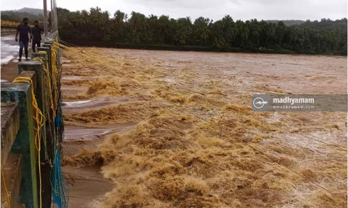 അതിതീവ്ര മഴക്ക്​ സാധ്യത; ഇടുക്കി, വയനാട്​, മലപ്പുറം ജില്ലകളിൽ റെഡ്​ അലർട്ട്​