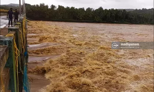 അതിതീവ്ര മഴക്ക്​ സാധ്യത; ഇടുക്കി, വയനാട്​, മലപ്പുറം ജില്ലകളിൽ റെഡ്​ അലർട്ട്​