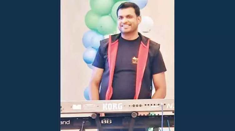 ബ​ഹ്‌​റൈ​ൻ പ്ര​വാ​സി​യു​ടെ ഈ​ണ​ത്തി​ന് ദ​ലീ​മ പാ​ടു​ന്നു