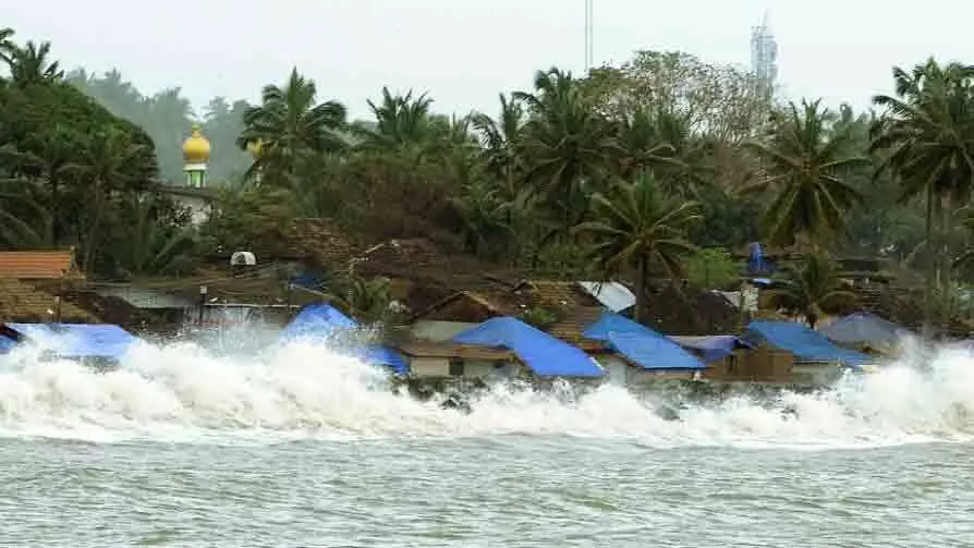 കനത്ത മഴയ്ക്ക് സാധ്യത; രണ്ട് ജില്ലകളില് റെഡ് അലര്ട്ട്, ആറുമരണം കനത്ത മഴയ്ക്ക് സാധ്യത; രണ്ട് ജില്ലകളില് റെഡ് അലര്ട്ട്, ആറുമരണം