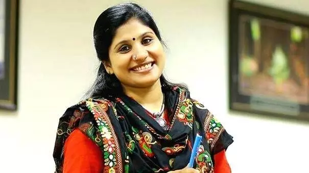 അർധസത്യങ്ങൾ പ്രചരിപ്പിക്കാതിരിക്കാതെ ഉത്തരവാദിത്തത്തോടെ പ്രവർത്തിക്കണം -ദീപ നിശാന്ത്​