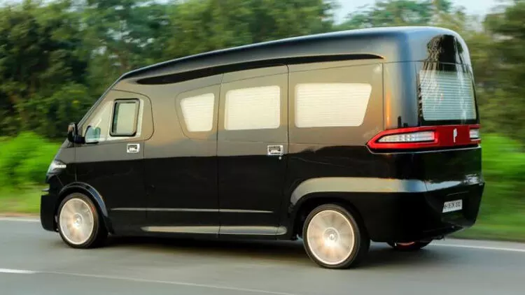 ടാറ്റയുടെ വിങ്ങർ, ഡി.സിയുടെ ഡിസൈൻ...കയ്യടിച്ചുപോകുന്ന കലാവിരുത് ടാറ്റയുടെ വിങ്ങർ, ഡി.സിയുടെ ഡിസൈൻ...കയ്യടിച്ചുപോകുന്ന കലാവിരുത്