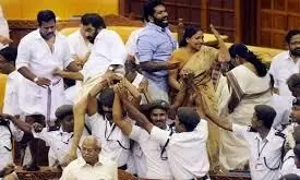 നിയമസഭയിലെ കൈയാങ്കളി: വിചാരണക്ക് ഹരജി നിയമസഭയിലെ കൈയാങ്കളി: വിചാരണക്ക് ഹരജി