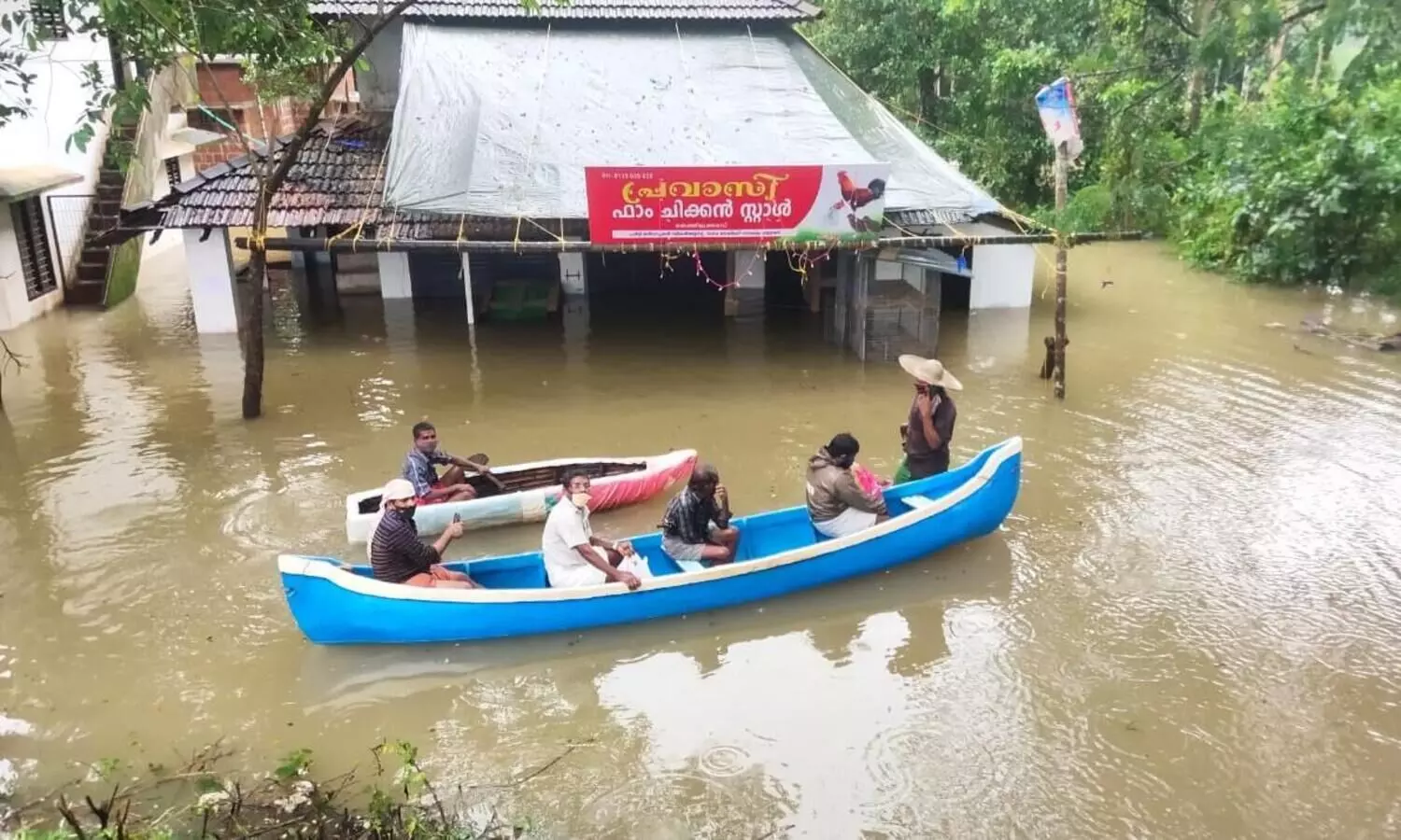 മാവൂരിൽ കൂടുതൽ പ്രദേശങ്ങൾ ഒറ്റപ്പെട്ടു; ദുരിതാശ്വാസ ക്യാമ്പുകൾ തുറന്നു