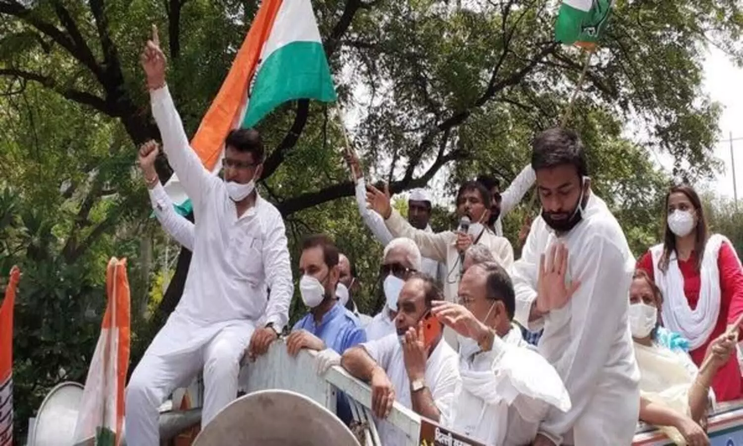ആരോഗ്യപ്രവർത്തകർക്ക് ശമ്പളമില്ല: കെജരിവാളിന്‍റെ വസതിയിലേക്ക് കോൺഗ്രസ് മാർച്ച്