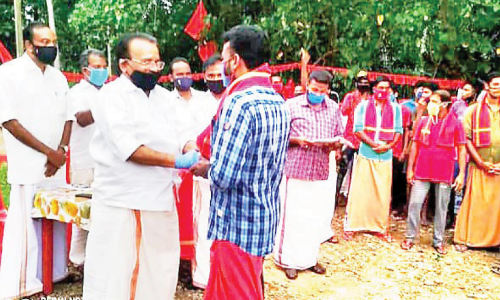 കോവിഡ് മാനദണ്ഡങ്ങള്‍ ലംഘിച്ച് സി.പി.എം പരിപാടി