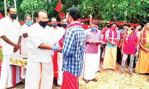 കോവിഡ് മാനദണ്ഡങ്ങള്‍ ലംഘിച്ച് സി.പി.എം പരിപാടി