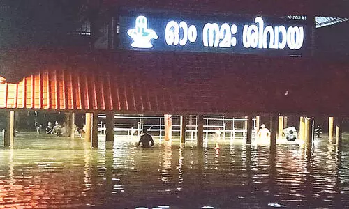 പെരിയാറിൽ ജലനിരപ്പ് ഉയര്‍ന്നു; ക്ഷേത്രം മുങ്ങി