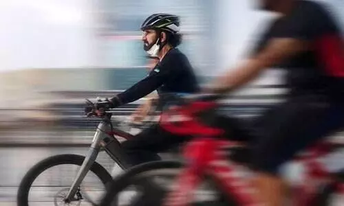 ദുബൈ തെരുവുകളിലൂടെ സൈക്കിൾ യാത്ര നടത്തി ശൈഖ് മുഹമ്മദ് ദുബൈ തെരുവുകളിലൂടെ സൈക്കിൾ യാത്ര നടത്തി ശൈഖ് മുഹമ്മദ്