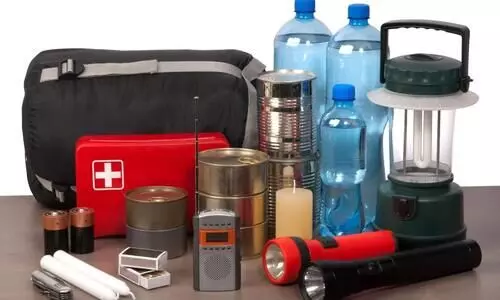 പ്രളയഭീതി: എമർജൻസി കിറ്റിൽ സൂക്ഷിക്കേണ്ട അവശ്യവസ്തുക്കൾ ഇവയാണ്​