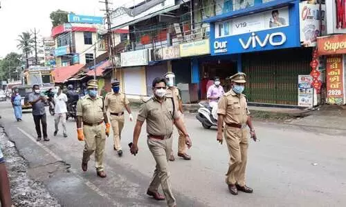 കണ്ടെയ്‌മെൻറ്​ സോണിലെ നിയന്ത്രണങ്ങള്‍ പരിശോധിക്കാന്‍ ഡി.ഐ.ജി നേരിട്ടെത്തി