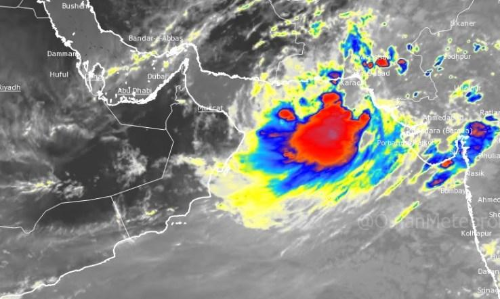 ന്യൂനമർദത്തിെൻറ തീവ്രത കുറഞ്ഞു; ഒമാനിൽ മഴ ശനിയാഴ്ച രാവിലെ മുതൽ ന്യൂനമർദത്തിെൻറ തീവ്രത കുറഞ്ഞു; ഒമാനിൽ മഴ ശനിയാഴ്ച രാവിലെ മുതൽ