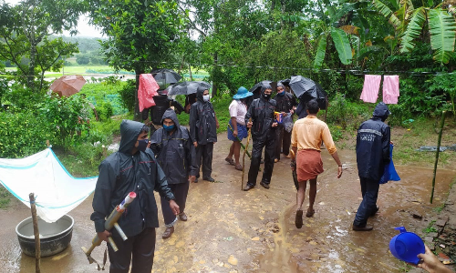 ജനവാസ കേന്ദ്രത്തിൽ നിന്ന്​ തുരത്താൻ ശ്രമിക്കുന്നതിനിടെ വനപാലകരെ കടുവ ആക്രമിച്ചു