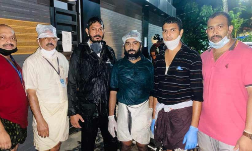 നാട്ടുകാർ ഓടിയെത്തി​യപ്പോൾ കണ്ടത്​- രണ്ടായി പിളർന്ന വിമാനം, അലമുറയിടുന്ന സ്ത്രീകൾ