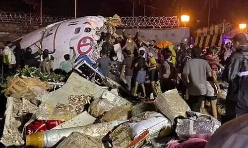 കരിപ്പൂർ വിമാനദുരന്തം; രാഷ്ട്രപതി, പ്രധാനമന്ത്രി തുടങ്ങിയവർ അനുശോചിച്ചു കരിപ്പൂർ വിമാനദുരന്തം; രാഷ്ട്രപതി, പ്രധാനമന്ത്രി തുടങ്ങിയവർ അനുശോചിച്ചു